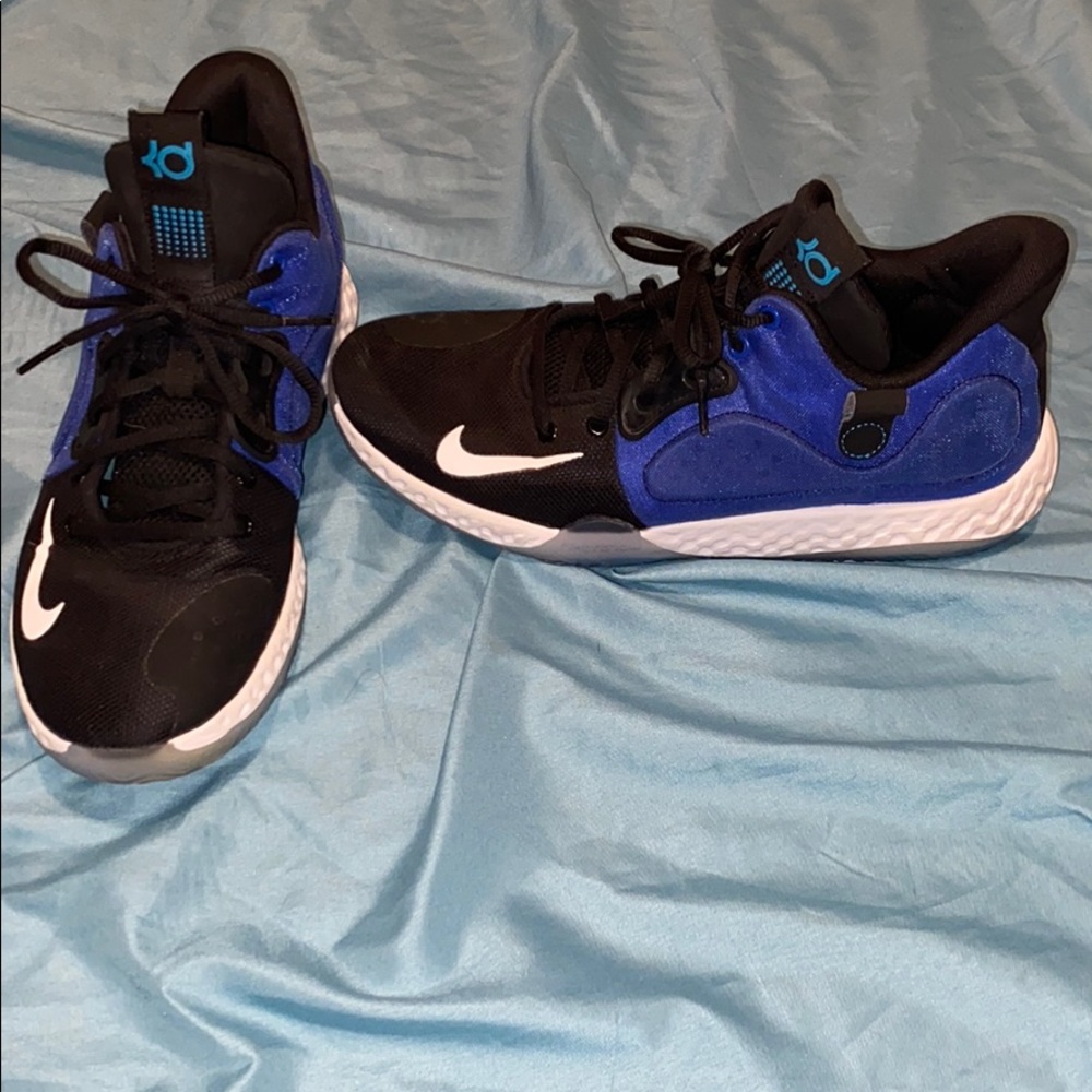 Basketball shoes
